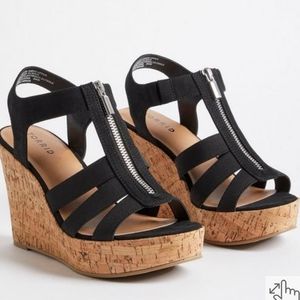 Torrid - Stretch Front Zip Wedge WW 6.5